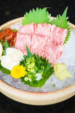 Ham ve taze matsusaka sığır eti sashimi