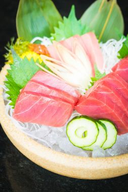 Ham ve taze orkinos et sashimi