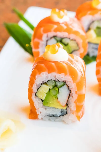 Rollo de salmón sushi —  Fotos de Stock