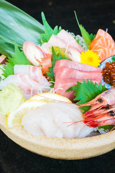 Blandade råa och färska sashimi — Stockfoto
