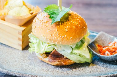 Sağlıksız yiyecek stili