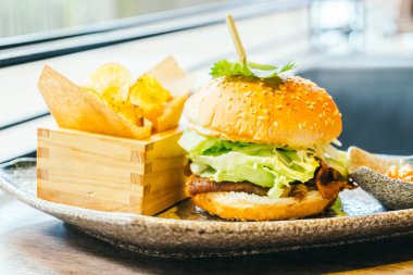 Sağlıksız yiyecek stili