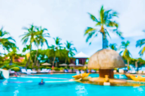 Abstrato borrão coqueiro palmeira em torno da piscina — Fotografia de Stock