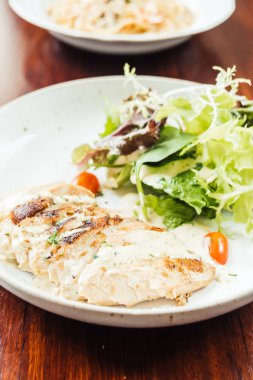 Izgara Tavuk Salatası