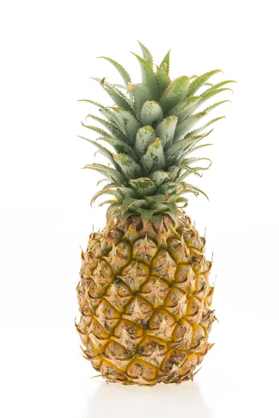 Ruwe ananas fruit — Stockfoto