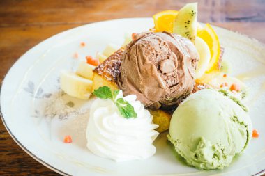 Bal tost ile dondurma