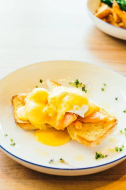 Somon Yumurta benedict