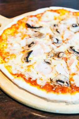 jambon ve mantar pizza