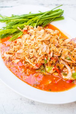 Baharatlı istiridye salata