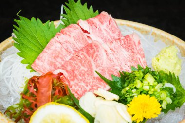 Ham ve taze matsusaka sığır eti sashimi