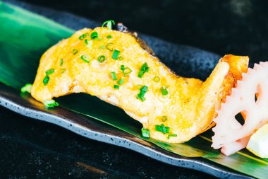 Tatlı soslu somon ızgara biftek