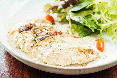 Izgara Tavuk Salatası