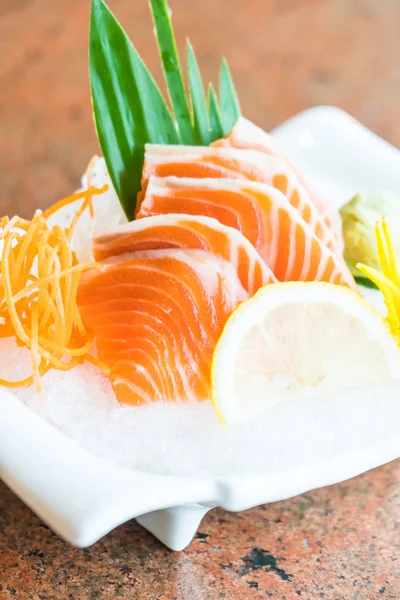 Sashimi de salmón en plato blanco —  Fotos de Stock