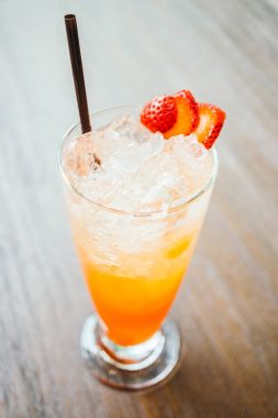 Buzlu meyve punch suyu cam