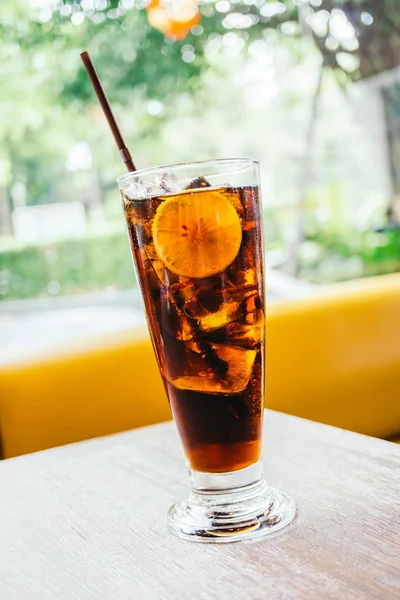 Ledová cola nápoj ve skle — Stock fotografie