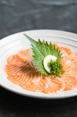 Ham taze somon balığı