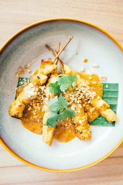 Izgara tavuk eti satay