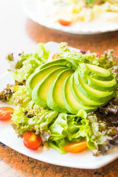 Taze avokado salatası — Stok fotoğraf