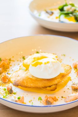 연어 달걀 베네딕트