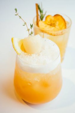 Buzlu kokteyller lychee cam