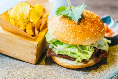 Sağlıksız yiyecek stili