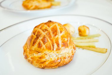 Sebzeli tavuk pasta ekmek