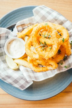 Kızarmış kalamar yüzük