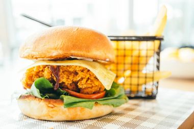 Sağlıksız yiyecek stili