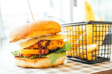 Sağlıksız yiyecek stili