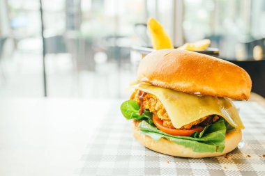 Sağlıksız yiyecek stili