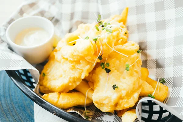 Fried fish and chips — Stock Photo, Image
