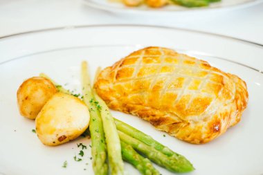 Sebzeli tavuk pasta ekmek