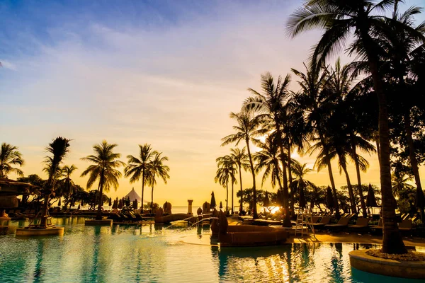 Silhouette coconut palm tree around swimming pool — Stock Photo, Image