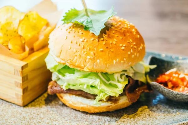 Sağlıksız yiyecek stili