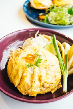 Yumurta şal pad Tay şehriye