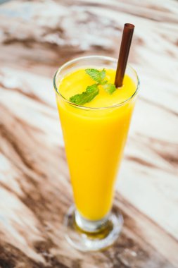 buzlu Mango smoothie cam