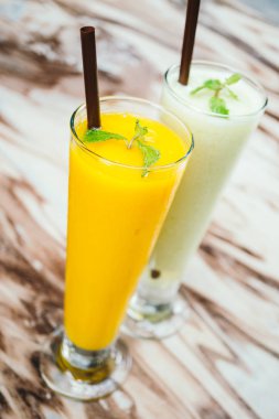 buzlu Mango smoothie cam