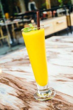 buzlu Mango smoothie cam