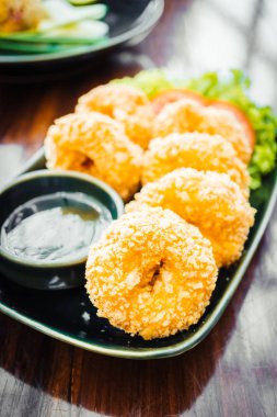 Kızarmış karides veya karides pasta top