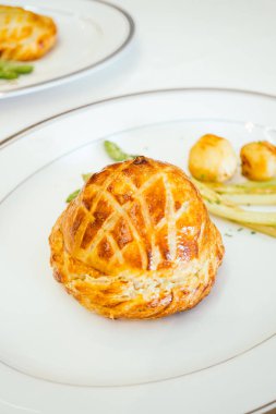 Sebzeli tavuk pasta ekmek