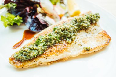 Sebzeli ızgara levrek Balık eti biftek