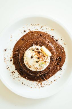 Çikolatalı kek ve puding