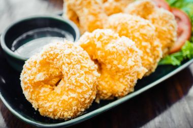 Kızarmış karides veya karides pasta top