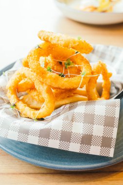 Kızarmış kalamar yüzük