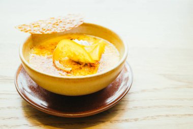 Portakal krema catalana tatlı