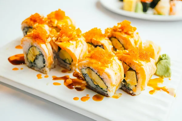 Zalm sushi roll — Stockfoto