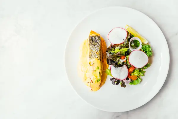 Filetto di salmone alla griglia bistecca di carne — Foto Stock