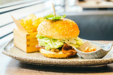 Sağlıksız yiyecek stili