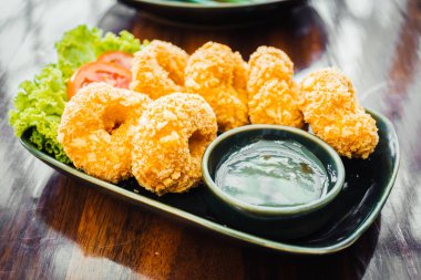 Kızarmış karides veya karides pasta top