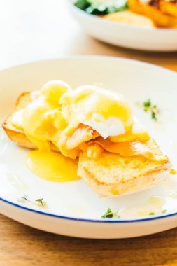 Somon Yumurta benedict